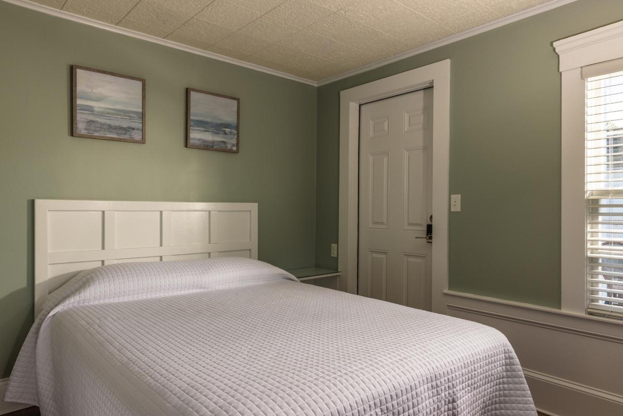 Eagle House Motel ロックポート エクステリア 写真