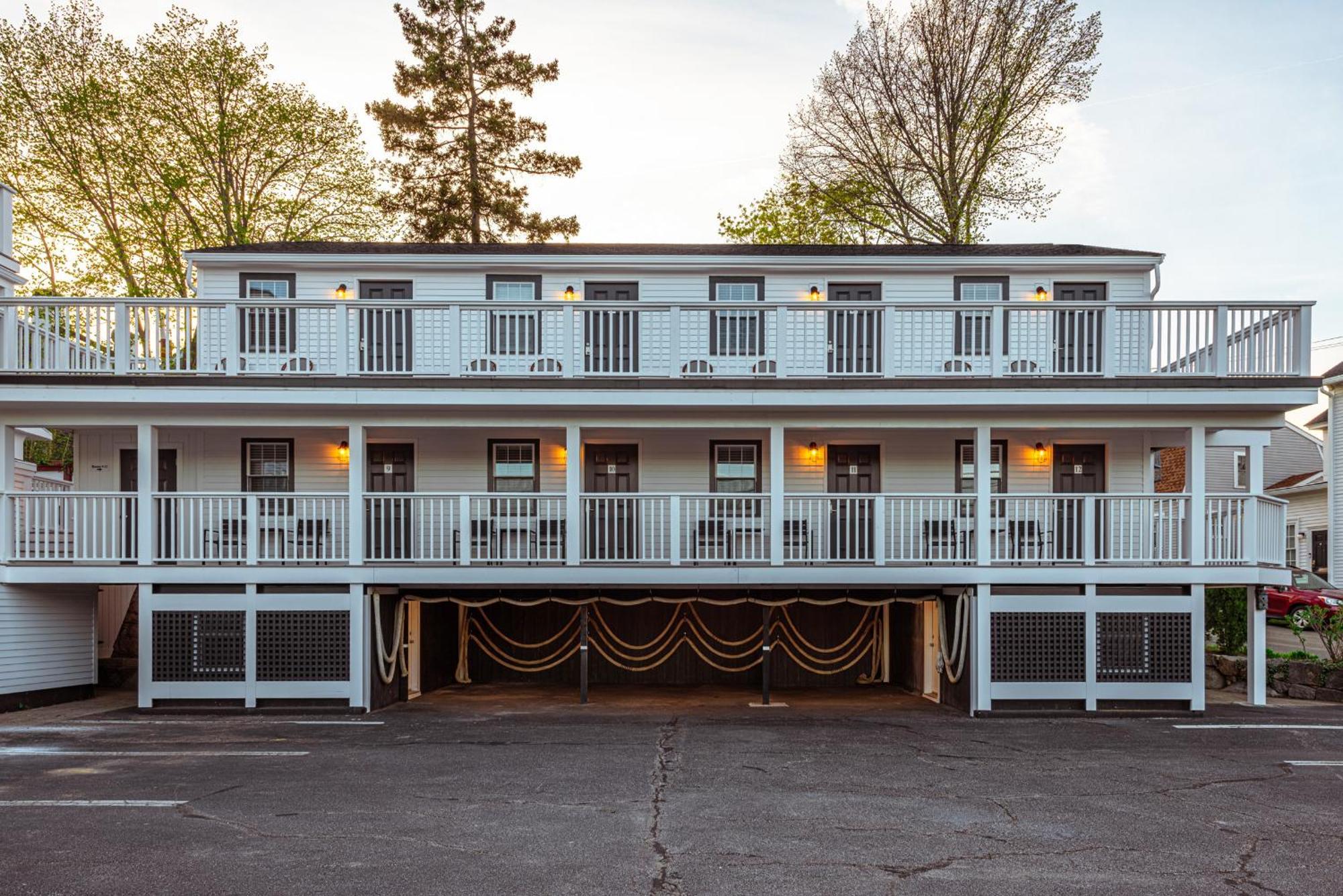 Eagle House Motel ロックポート エクステリア 写真