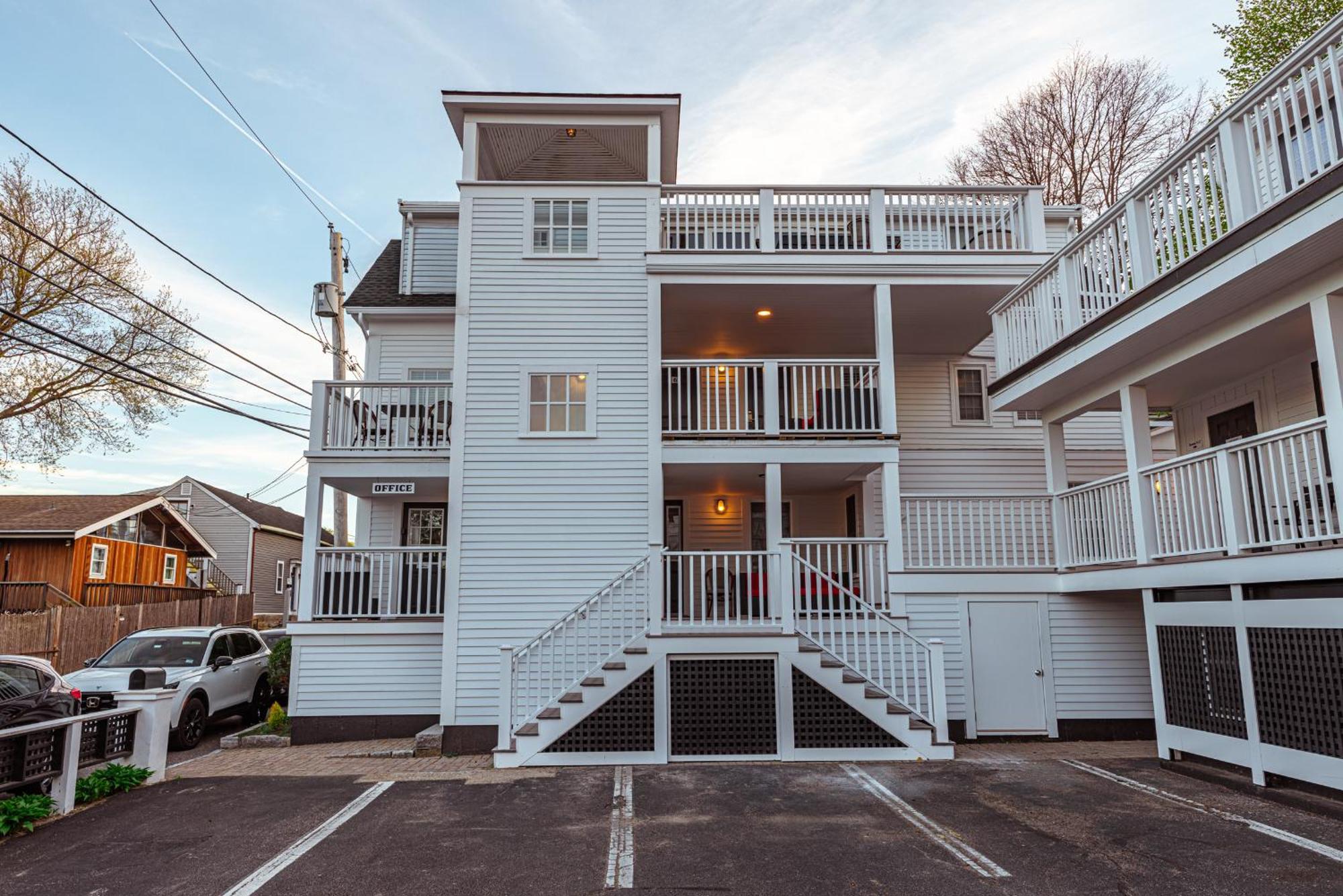 Eagle House Motel ロックポート エクステリア 写真