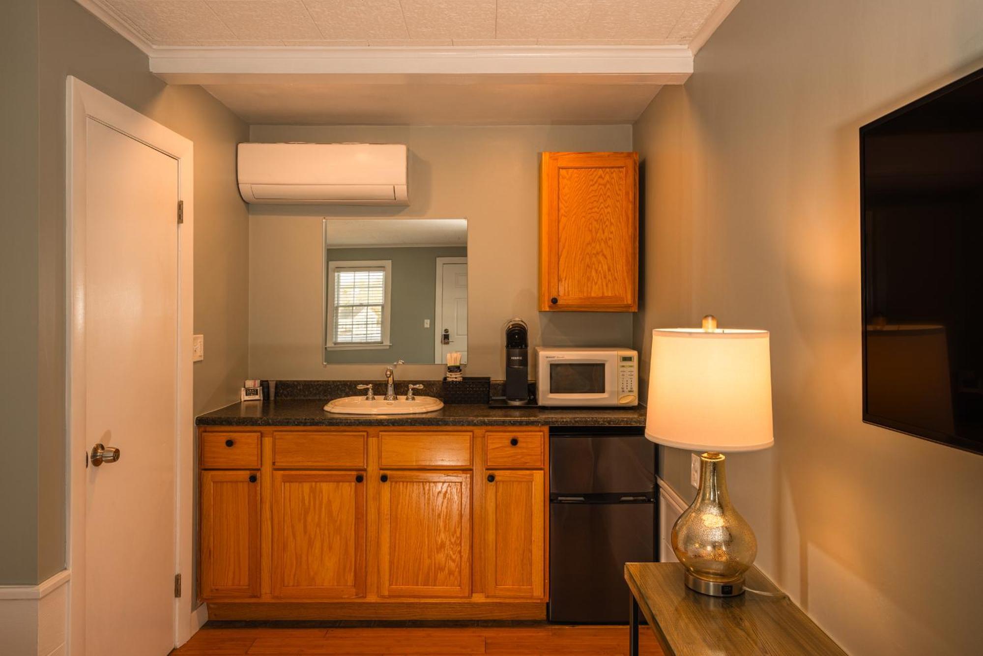Eagle House Motel ロックポート エクステリア 写真
